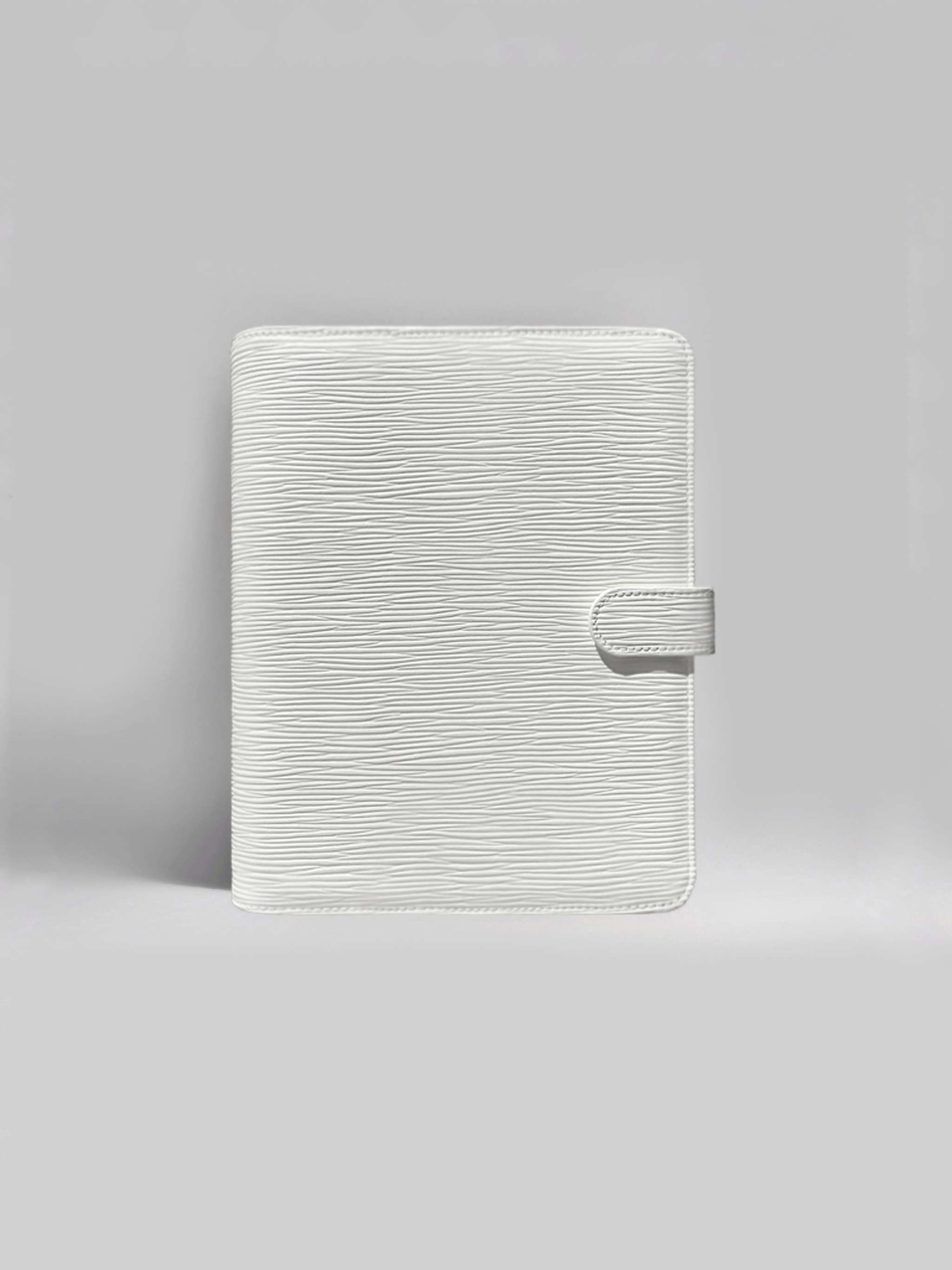 A5 Ringplaner aus veganem Leder in Ivory mit 6 Ringen und personalisierbarer Oberfläche