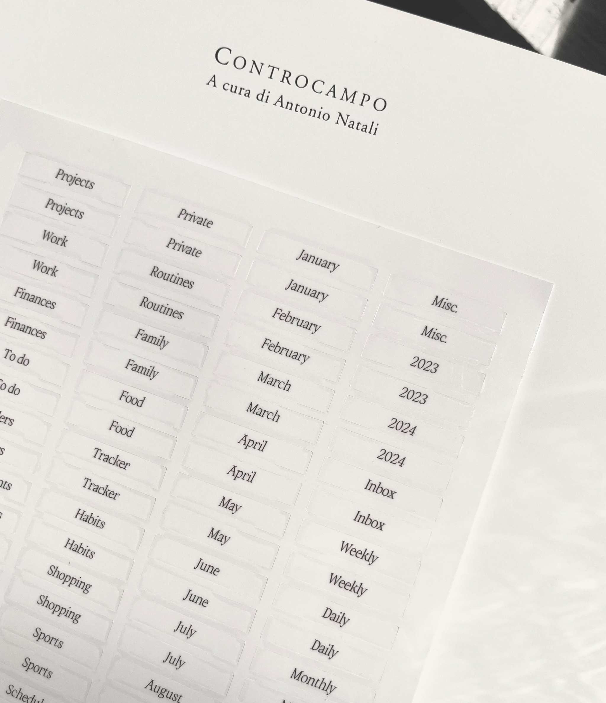 Transparente Tab Stickers mit schwarzem Druck auf einem DIN A5 Blatt für Lesezeichen und Register-Tabs