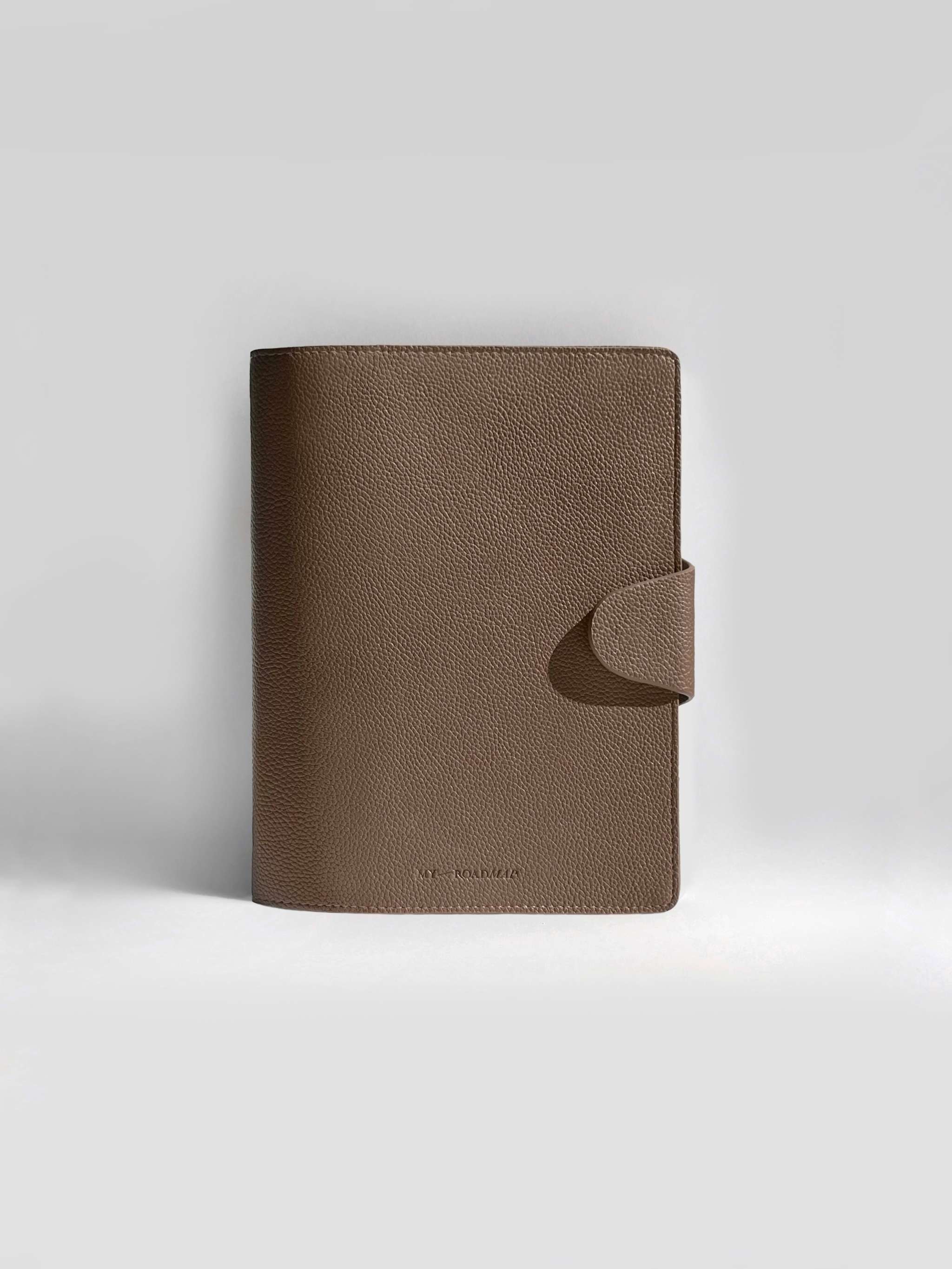 Eleganter A5 Binder „Pecan“ aus veganem Leder mit Litchi-Oberfläche und Personalisierungsmöglichkeiten