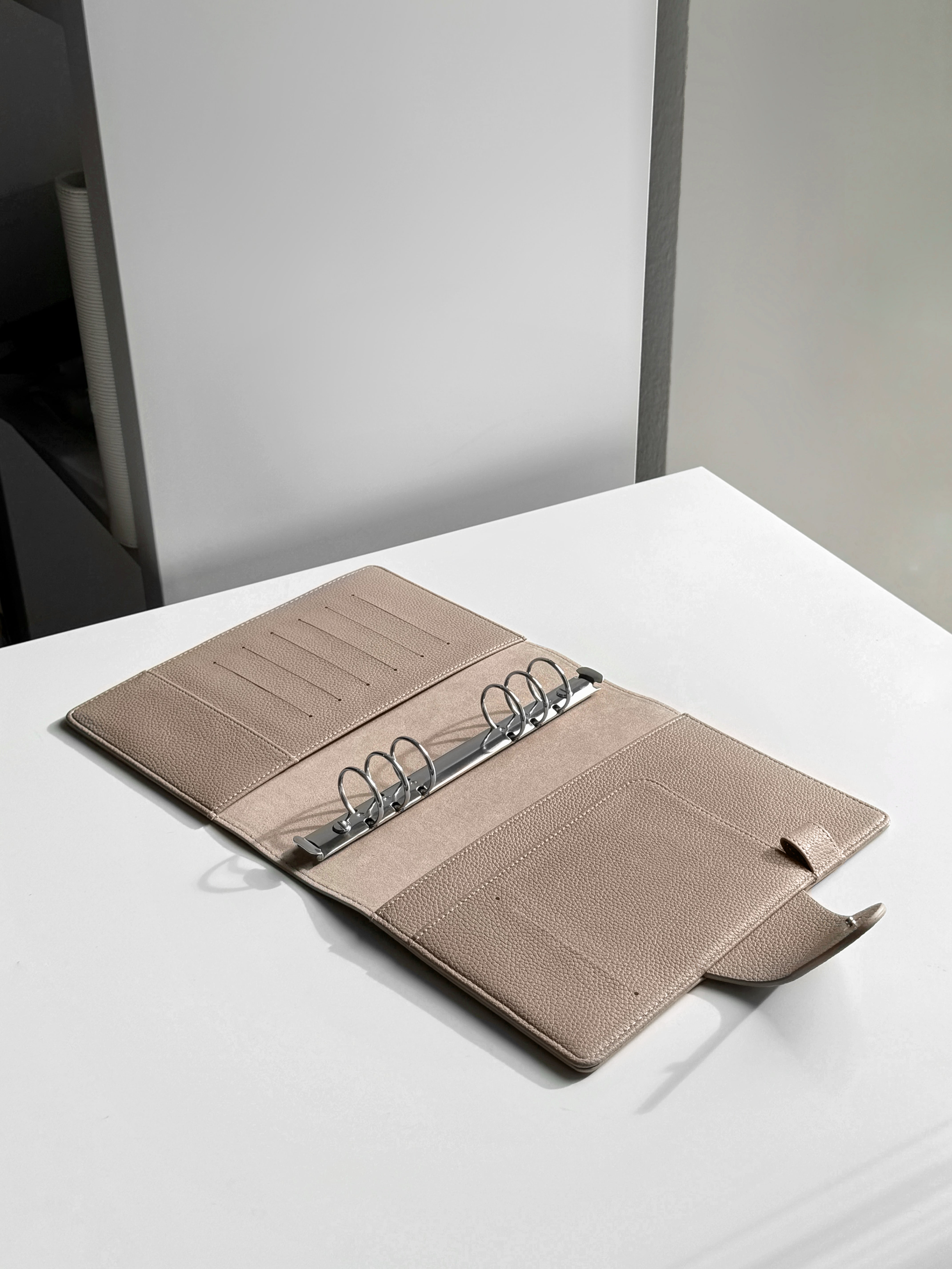 A5 Binder «Taupe Clair» – Personalisierbar