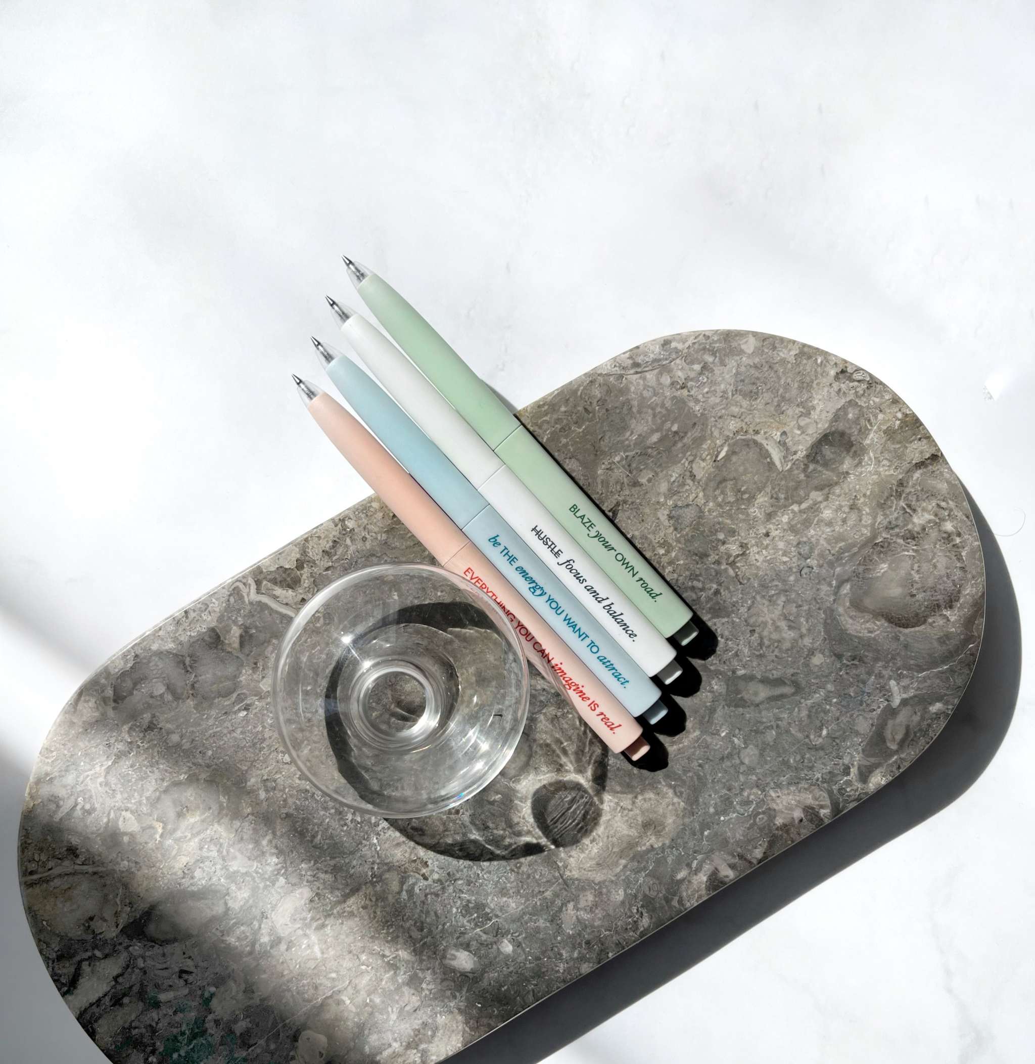 Gelstifte-Set 4er Pack mit Motivationszitaten und 0,5mm Spitze, ergonomisch und geräuschlos