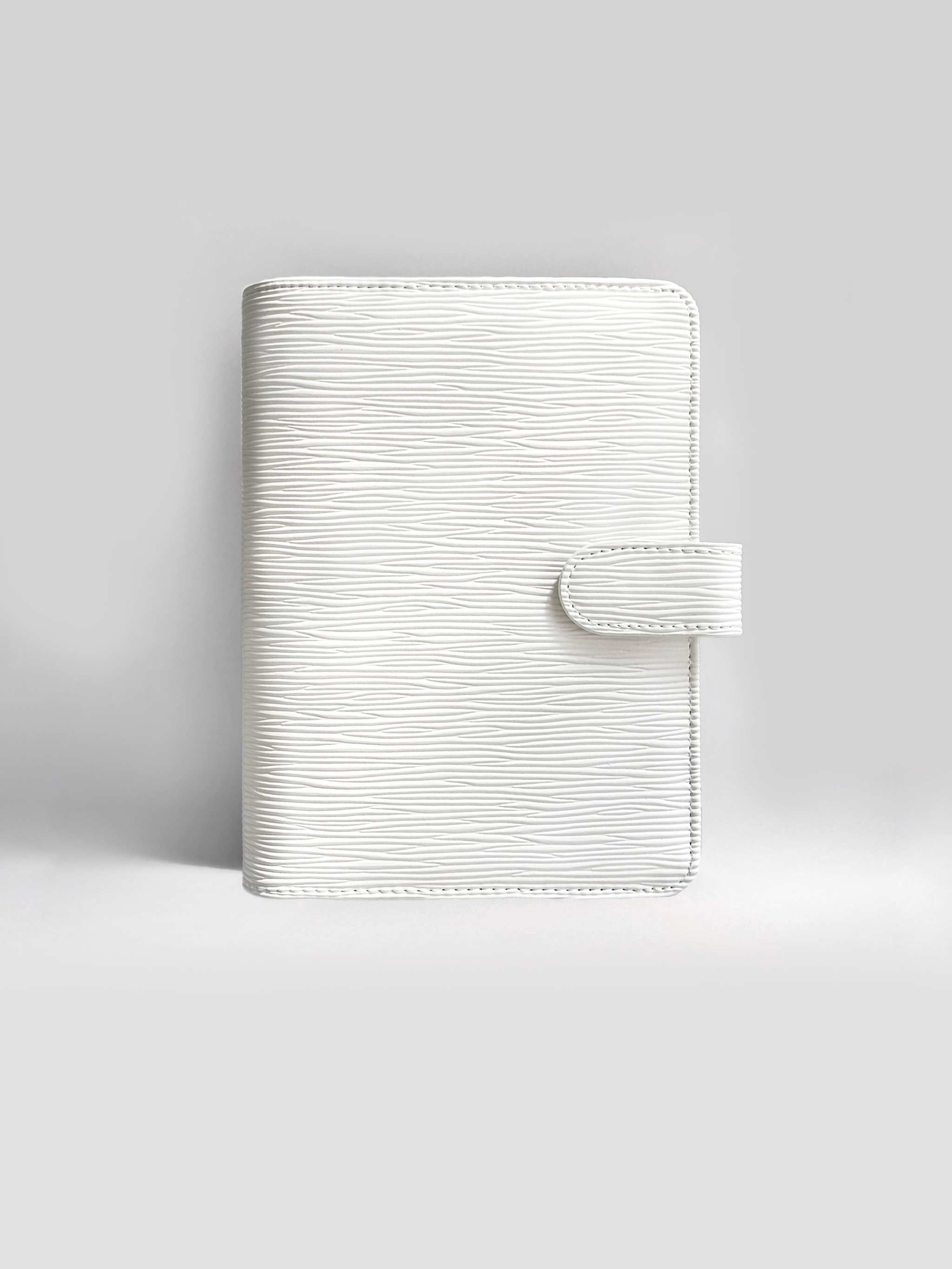 Personal Ringbuch aus veganem Leder in Ivory mit 6 Ringen und personalisierbarer Gravur