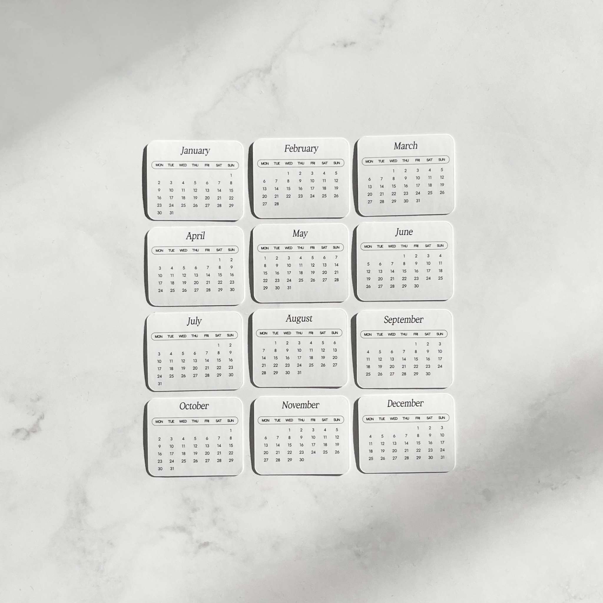 Mini-Kalender 2025 Sticker Set mit allen zwölf Monaten in weißem, mattem Design für Planer und Bullet Journals